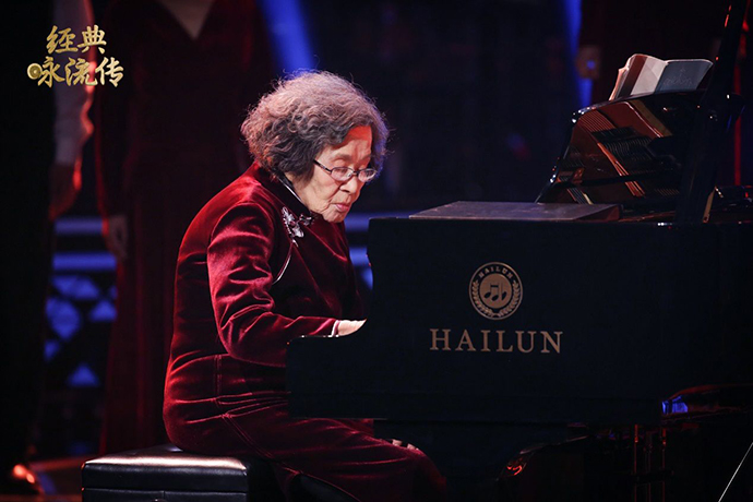 中国第一代女钢琴家巫漪丽