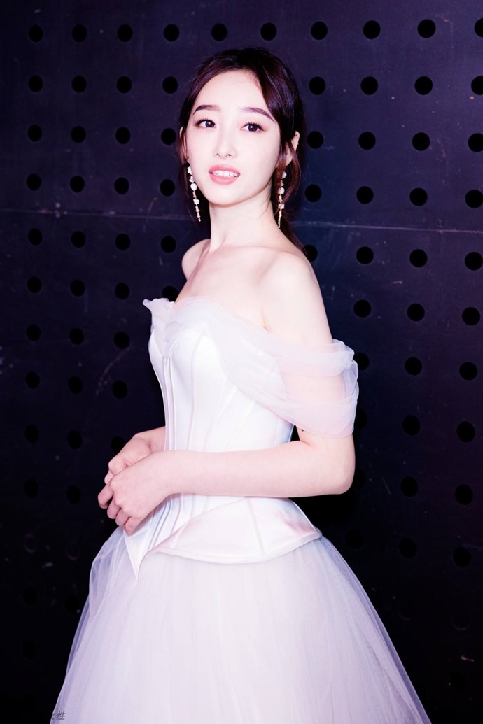 蒋梦婕与荣信达解约