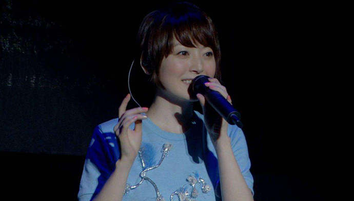 花泽香菜在演唱会上演唱《恋爱循环》