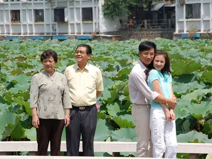 康伯龚锦堂现在还好吗 龚锦堂现实中和黄锦裳是两夫妻吗