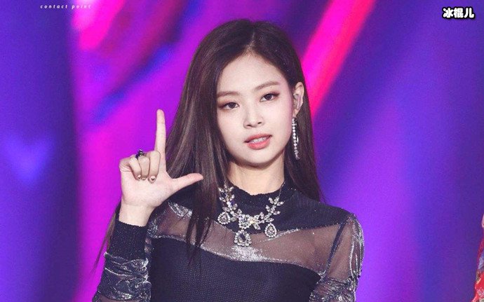 “人间香奈儿”Jennie