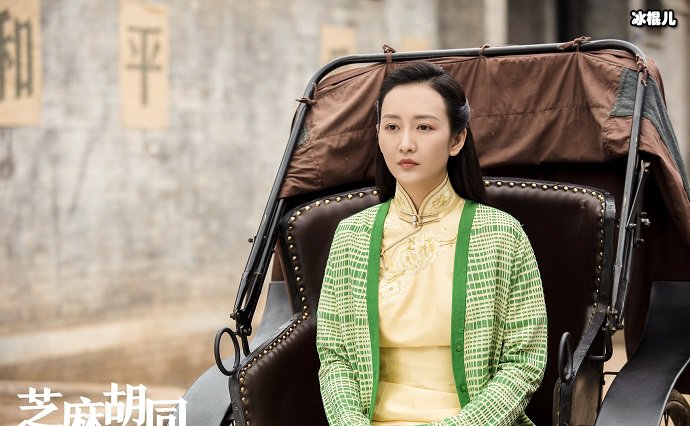 王鸥在《芝麻胡同》里面照片，精明干练是她最大的特点