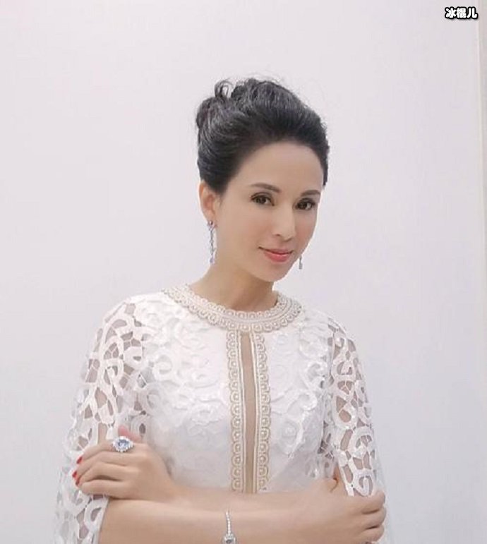 这么多年过去了，还是能够看到李若彤当时的清纯样子