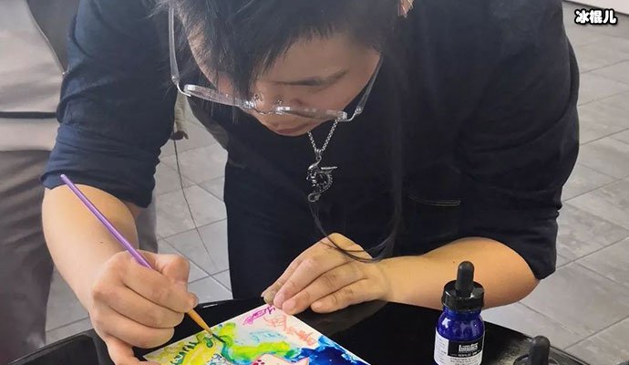 毕凌昰谁生的