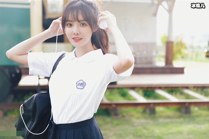 朱容君照片
