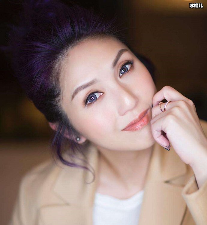 杨千嬅近照