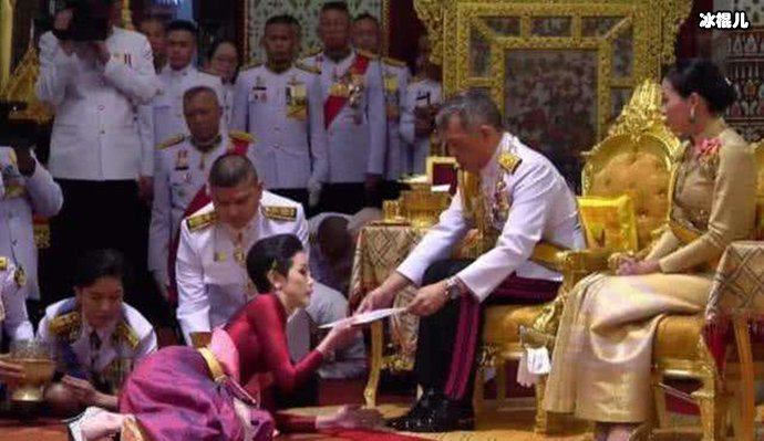 泰国国王今年连娶两人