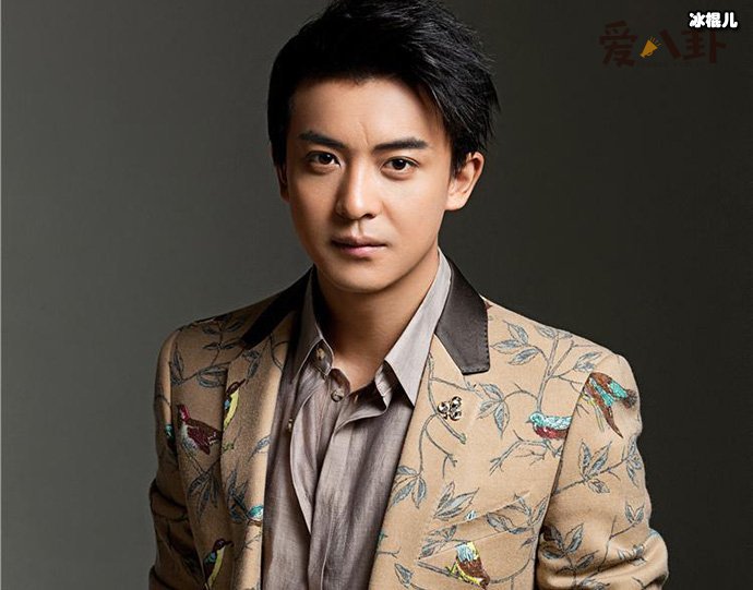 李佳航照片