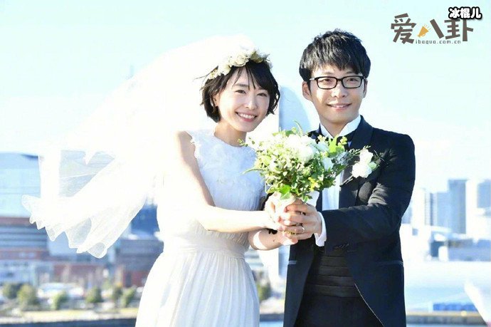 星野源宣布结婚后首现身