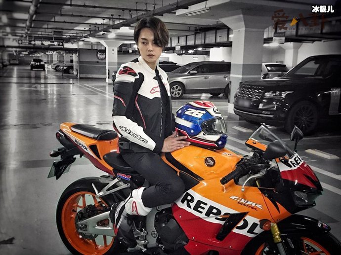 尹正王一博参加摩托车比赛