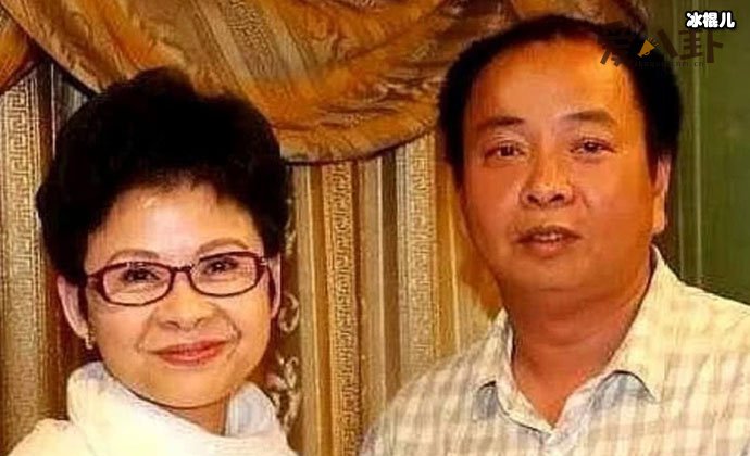 董文华与老公张楠合照