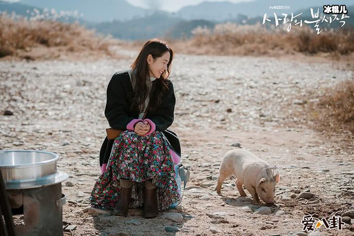 韩剧《爱的迫降》破韩网收视率记录，剧情跌宕起伏引追剧狂潮！