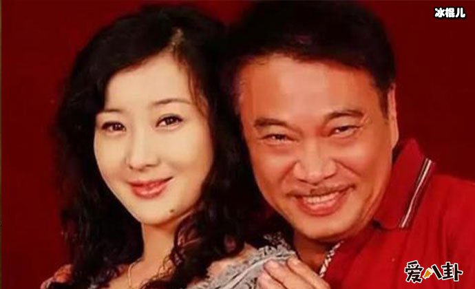 吴孟达老婆侯珊燕照片