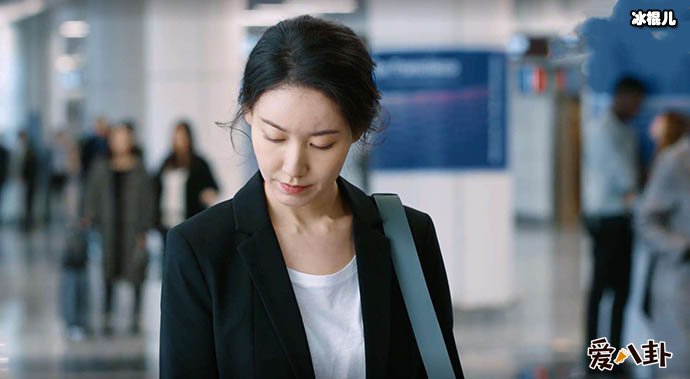 高露隐婚生子