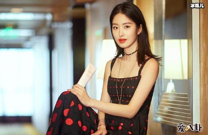 女演员杨采钰