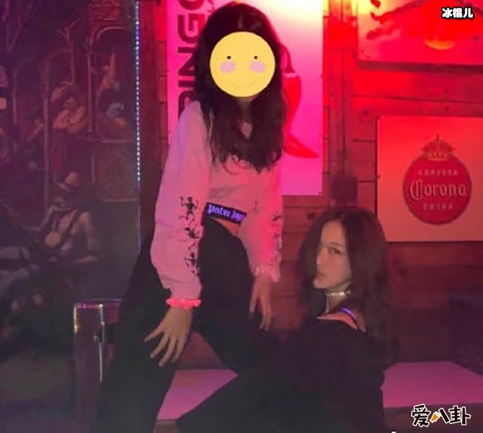 王菲女儿李嫣被拍泡夜店酒吧， 本人辟谣称子虚乌有！