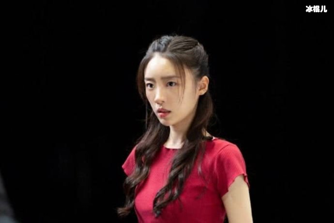 “小三林有有”张月谈及网暴失声痛哭，却被网友质疑矫情活该