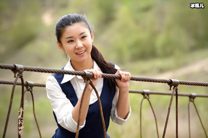 大胆改变穿衣风格，李小萌如今的穿衣风格好美
