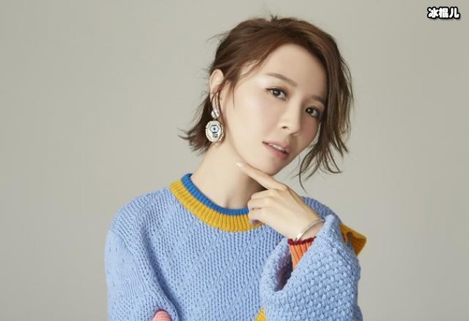 从歌手转型艺术家，超女黄雅莉佛系转变网友称：乐在其中