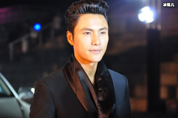 【APT扑克】陈坤是热衷公益活动的演员，为短剧《阳台下的武汉》完成配音