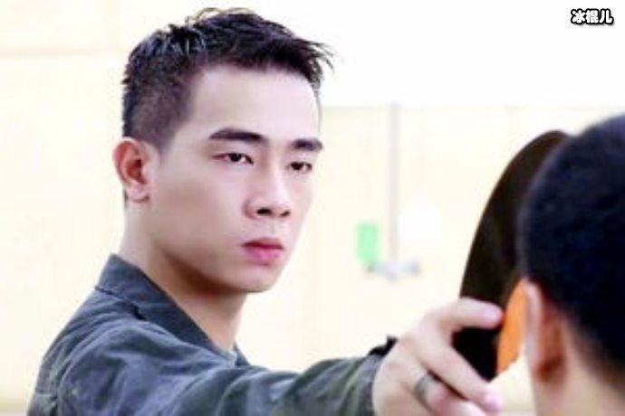 陈小春演唱会宣布老婆怀二胎，儿子兴奋的手舞足蹈