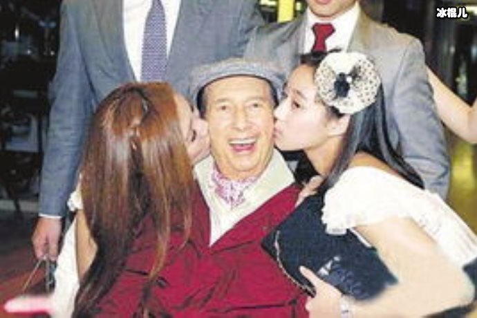 赌王女儿共同现身灵堂一个举动看出真实关系，果然不是亲姐妹
