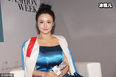 冉莹颖真拼，收腰裤硬把自己勒成葫芦型身材