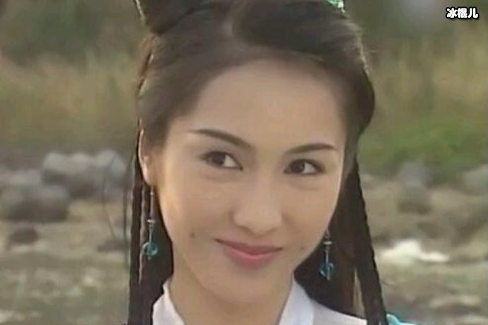 老公罕见出镜，黎姿庆祝父母金婚三女儿被嘲丑