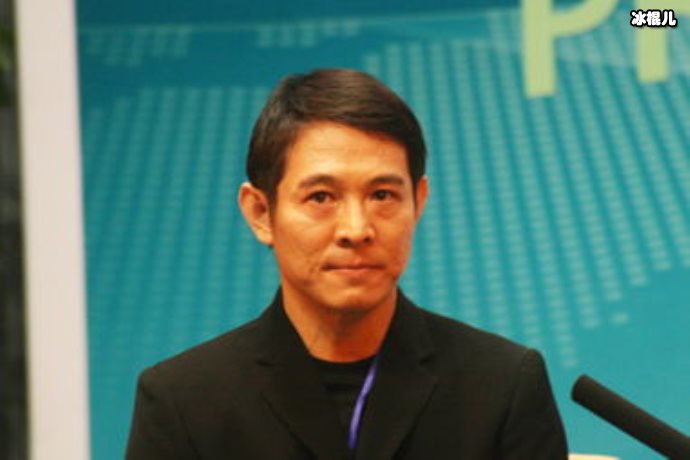 李连杰身世被曝光电视台都不敢播，他到底是什么来头