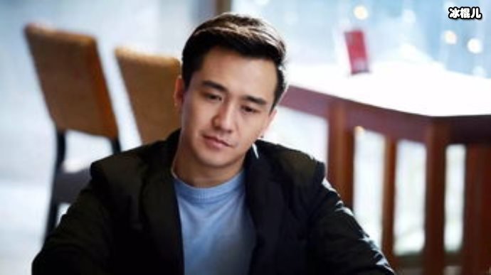 翟天临出机场无人识，发际线后移严重机场照曝光竟留了小辫子？