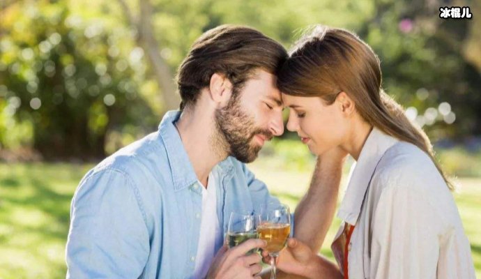 未婚先孕的她遭富商抛弃，独立养子30年如今完全没了明星的气质