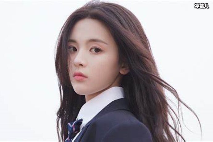 火箭少女解散：杨超越参加何炅的综艺，网友明白了她的发展意向
