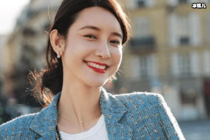 张大奕逼宫失败？总裁夫人的钻戒引人注目