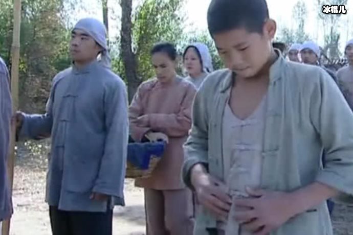 直播四个月赚疯了？嘎子哥妻子身材惊艳！