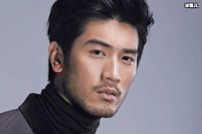 高以翔的最后一部作品官方晒海报，身穿正装很有成熟男人的韵味