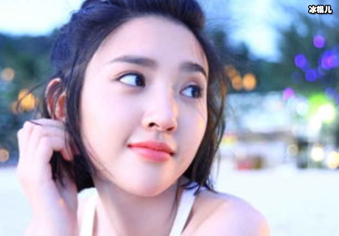 唐艺昕晒出产后照片，身材堪若少女网友们惊讶表示“黄金身材”！