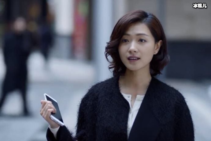 万茜现身北京机场，潮范打扮吸引眼球圈中低调的宝藏女孩
