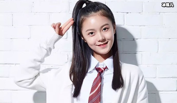 赵今麦难得晒“居家服”，简单白T素颜现身粉丝：这气质绝了