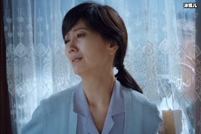 赵雅芝分享写真照，气质温婉笑容灿烂