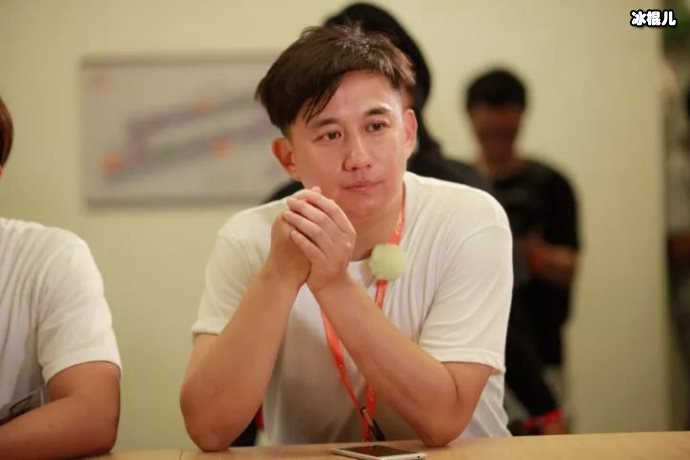 黄磊化身休闲大厨，晚饭两道小菜一份粥