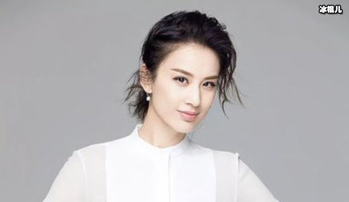 路人偶遇黄圣依8岁儿子，穿着朴素接地气网友：最低调的富二代