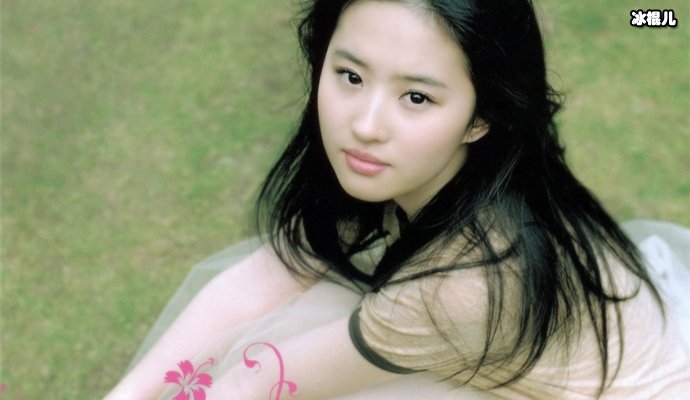 【APT扑克】刘亦菲16岁的照片你见过吗？素颜出镜诠释清纯美