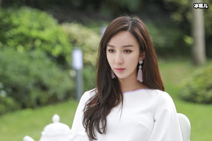 闺蜜情深娄艺潇韩丹桐上演白蛇与青蛇，妆容温婉古韵十足