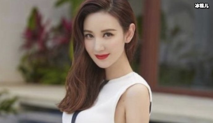 张萌携老公与女儿外出聚餐，夫妻俩秀恩爱画面太甜