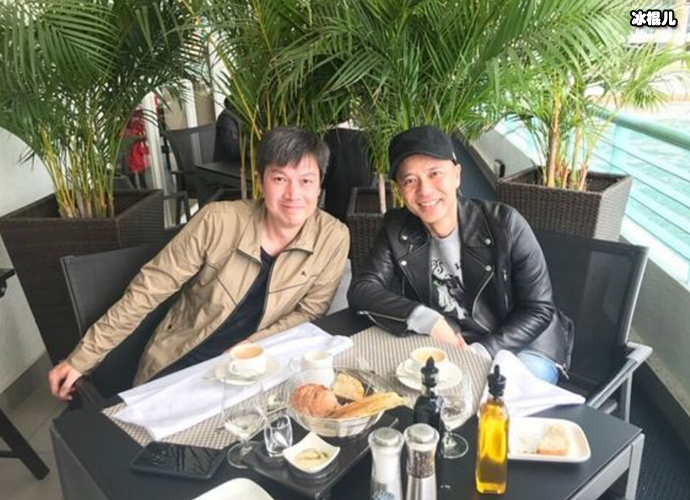 李克勤晒与梁荣忠合照,昔日男神已老去,二人的对比鲜明
