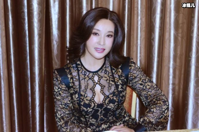 她用一部片拿下8个影后头衔，比刘晓庆还红脱圈8年后成路人