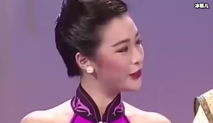 钟丽缇一共三段婚姻，大女儿两度改名跟两任继父感情非常要好