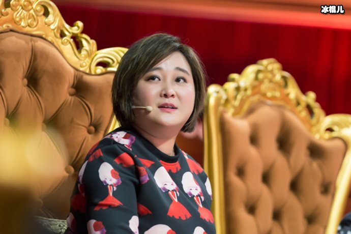 贾玲的姐姐为她撕掉大学通知书，打工养她现在变成她的头号粉丝