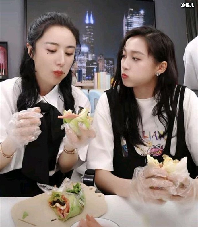 女明星都怕变胖，而她却反着来，还做起了吃播