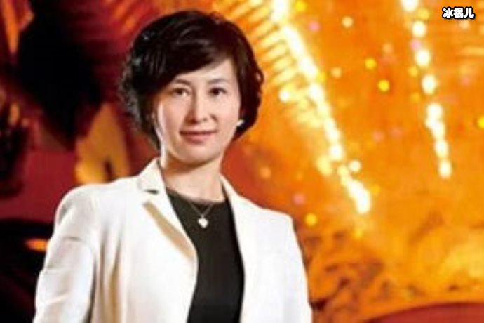 何超琼外出和李嘉诚女友聚餐，此前和大房撕破脸这是寻求帮助吗